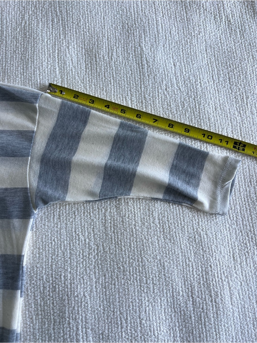 Free With Over 40$ Purchase Striped Gray and White V-Neck Tunic Top Size: M - Picture 10 of 14